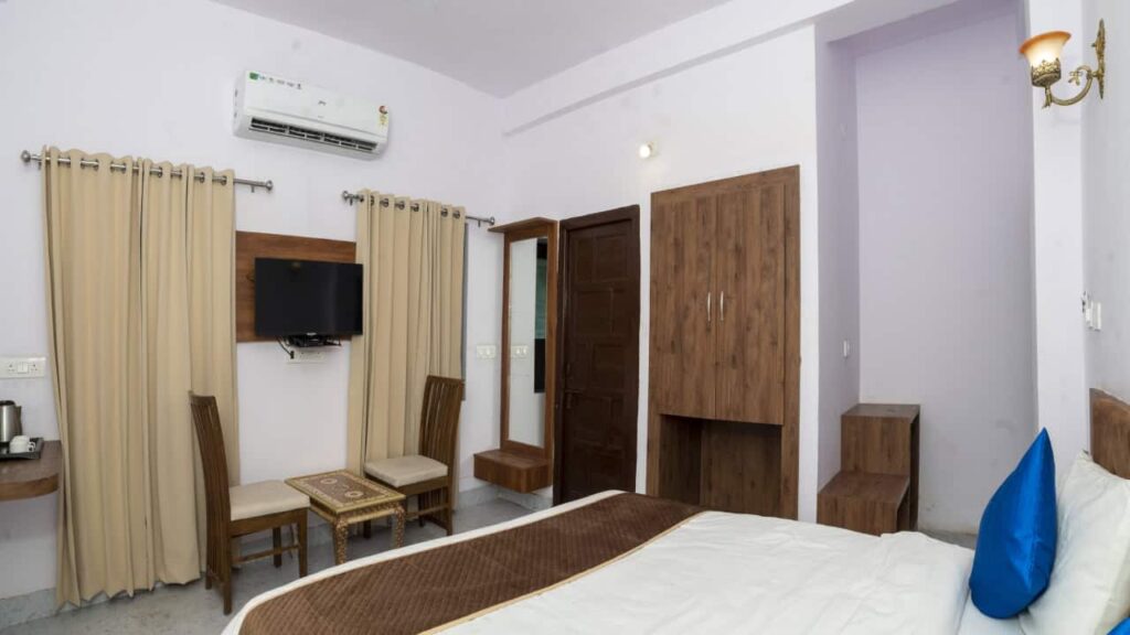 Hotel in Udaipur Near Bapu Bazar